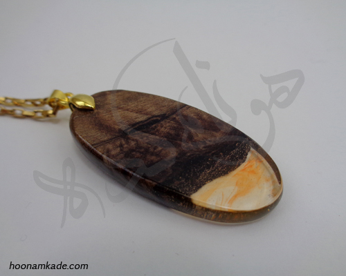 گردن آویز طرح چوب و رزین1