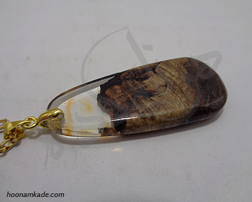 گردن آویز طرح چوب و رزین2
