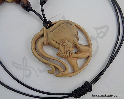 گردن آویز نماد بهمن