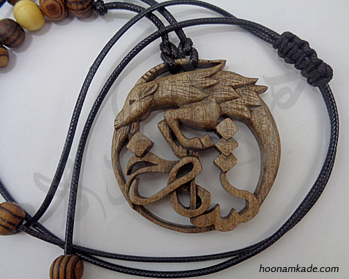 گردن-آویز-نماد-دی-و-اسم-شاهرخ