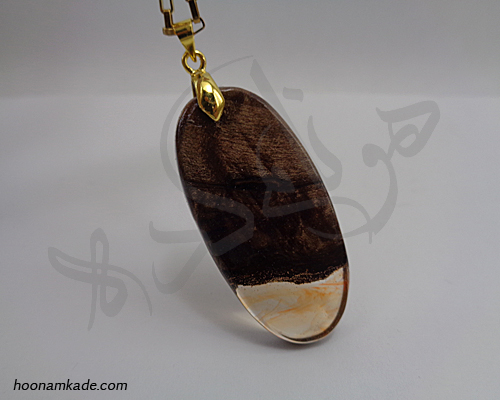 گردن آویز طرح چوب و رزین1