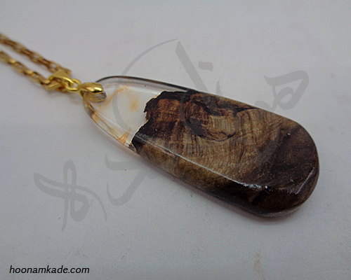 گردن آویز طرح چوب و رزین2